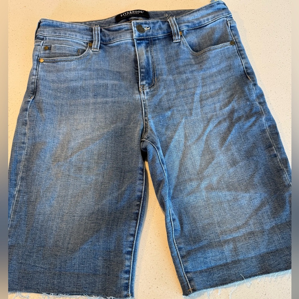 Liverpool Women’s Gia Glider Shorts Sz. 10